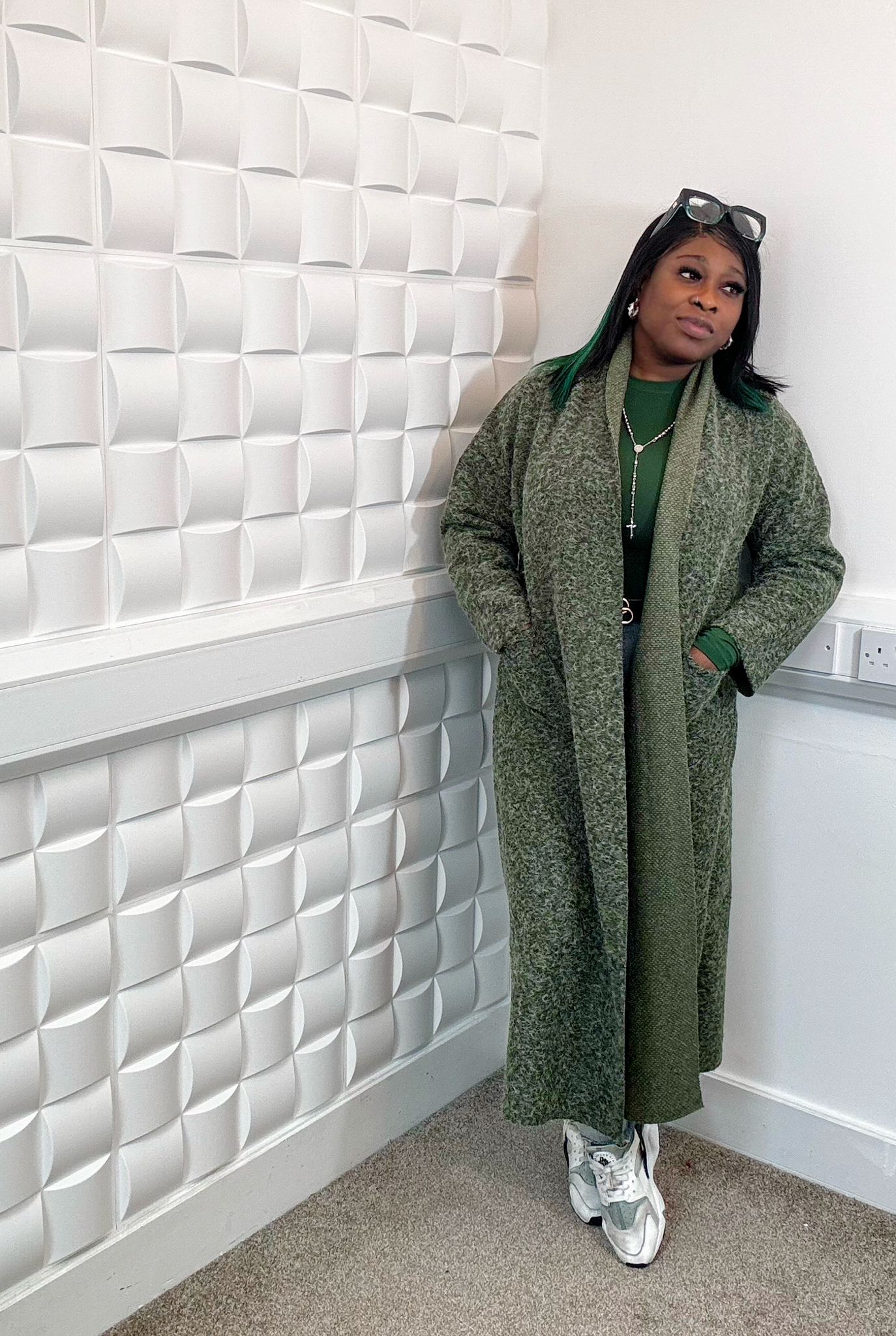 Light coat with two pockets
