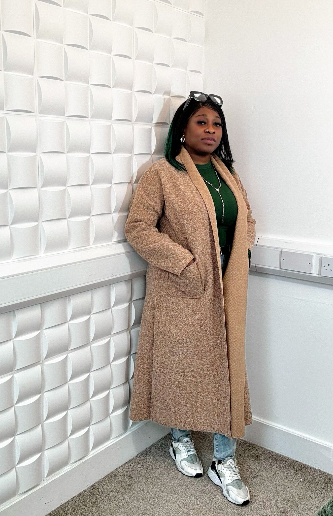 Light coat with two pockets